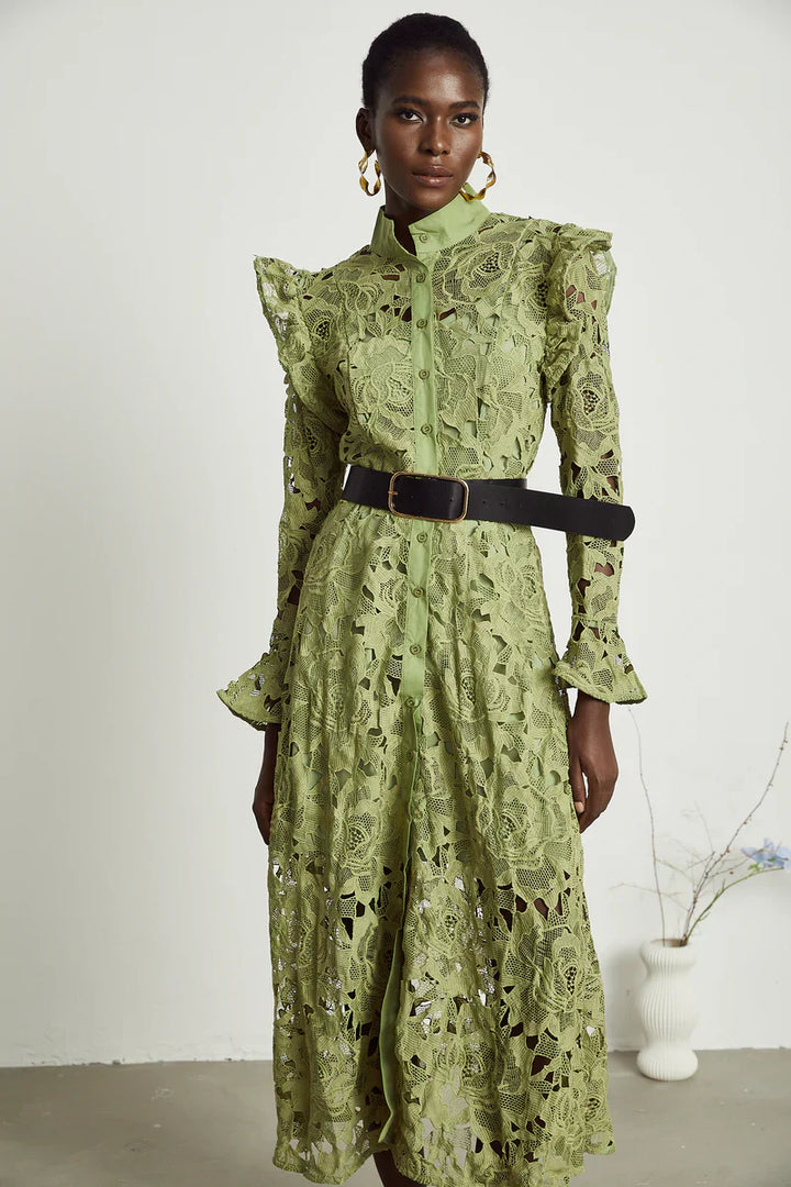 Noémie blumenbesticktes Midi-Kleid in Grün