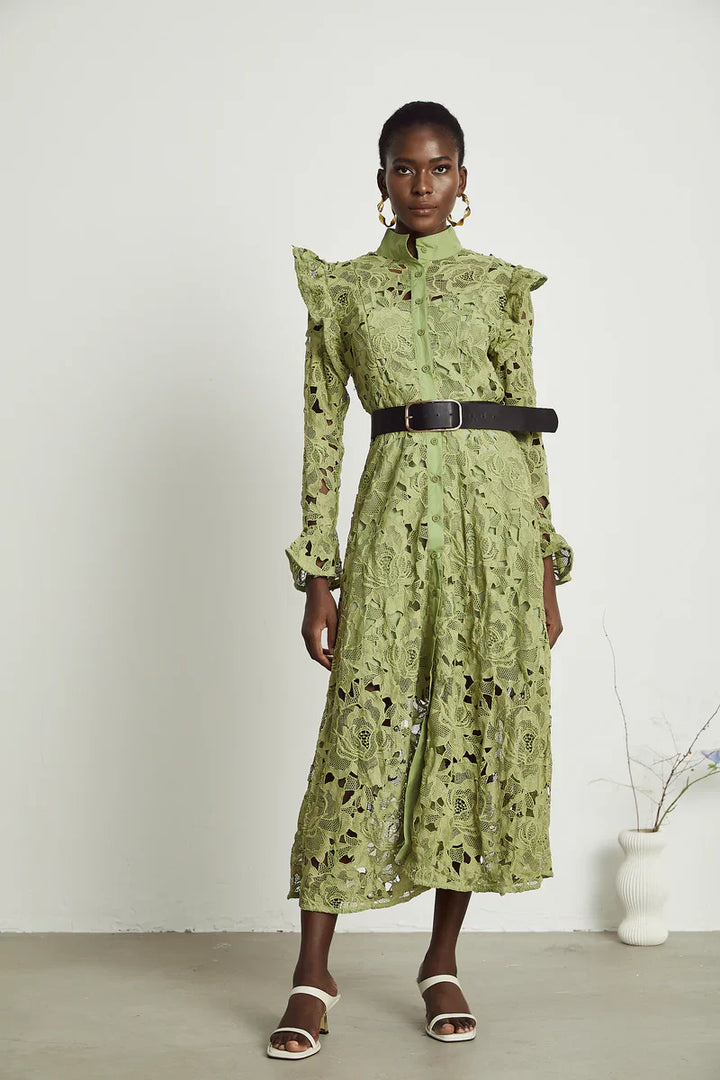 Noémie blumenbesticktes Midi-Kleid in Grün