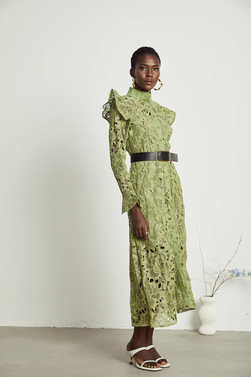 Noémie blumenbesticktes Midi-Kleid in Grün