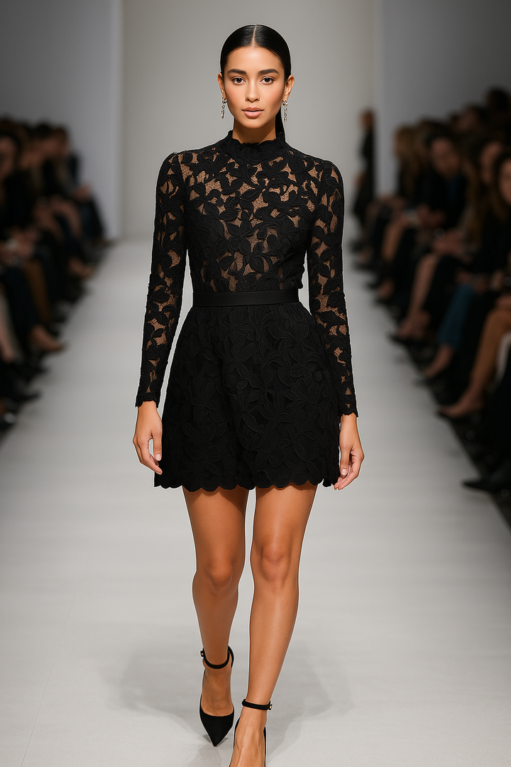 Tala – Kleid mit Spitze & Statement-Design