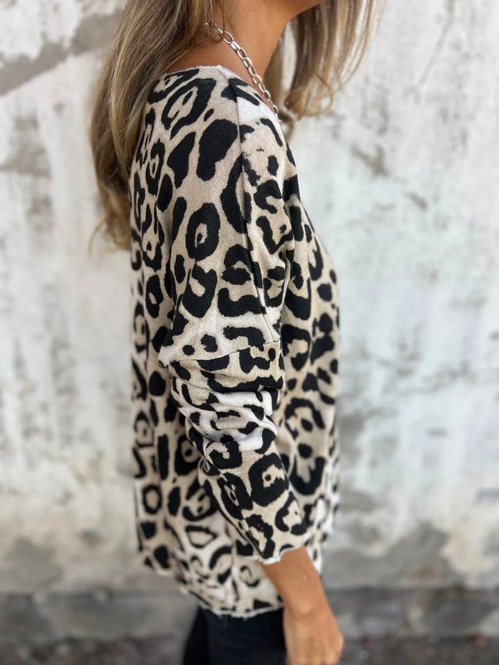 Swantje – Bluse mit Rundhalsausschnitt und Leopardenmuster