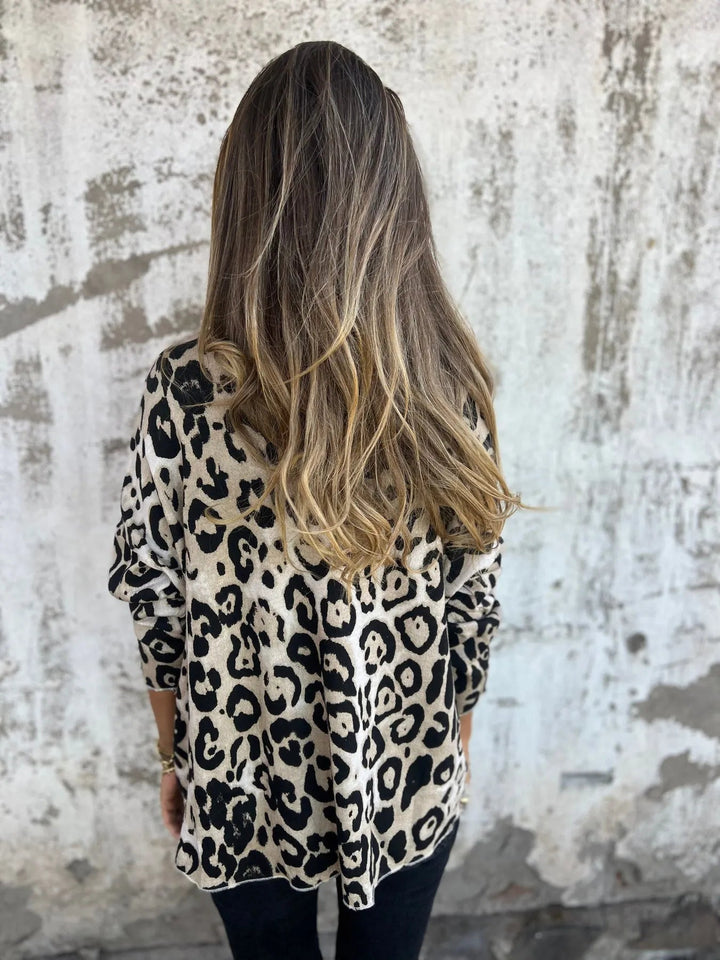 Swantje – Bluse mit Rundhalsausschnitt und Leopardenmuster