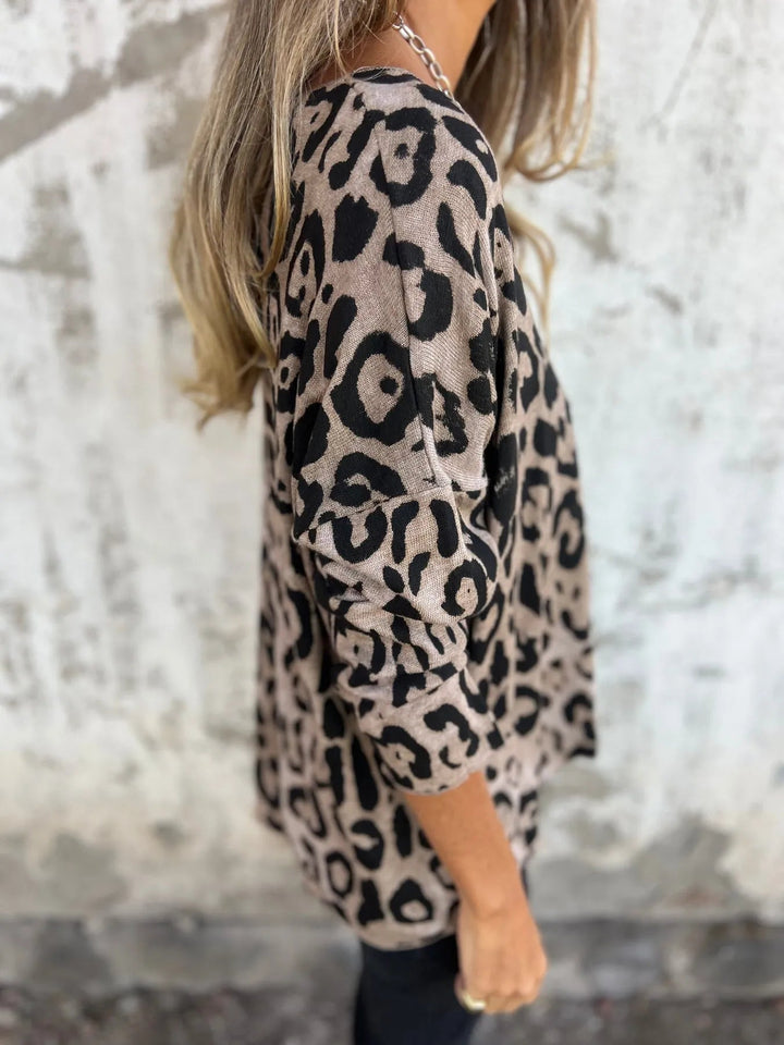 Swantje – Bluse mit Rundhalsausschnitt und Leopardenmuster